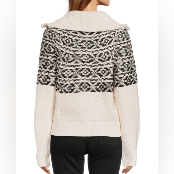 NWT AVANTLOOK Sweater! - Picture 2 of 10